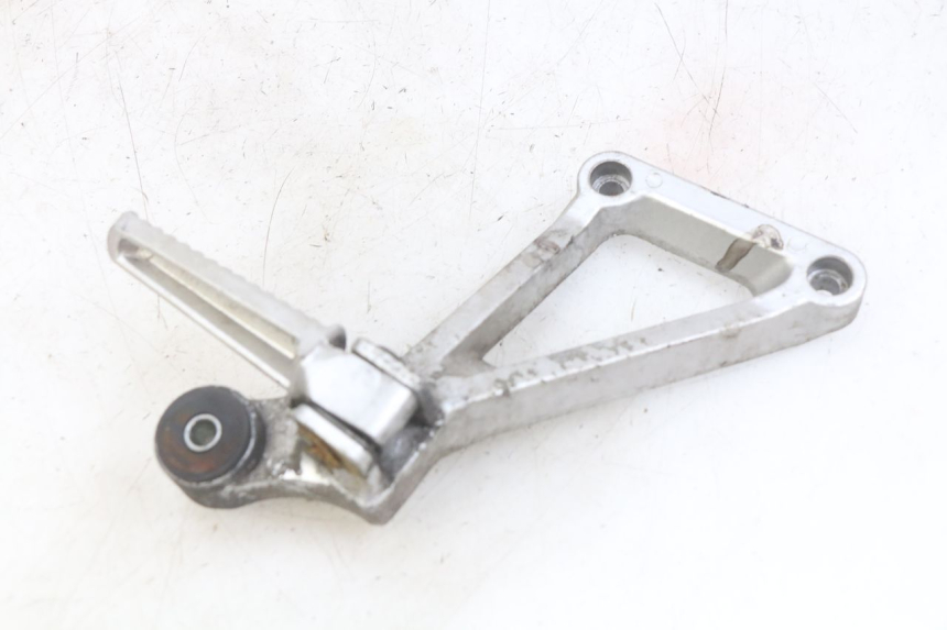 photo de RECHTE HINTERE FUßRASTENHALTERUNG DAELIM VJ ROADWIN FI 125 (2008 - 2017) - Technische Nahaufnahme