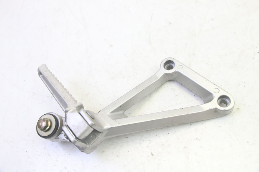 photo de RECHTE HINTERE FUßRASTENHALTERUNG DAELIM VJ ROADWIN FI 125 (2008 - 2017) - Hauptansicht