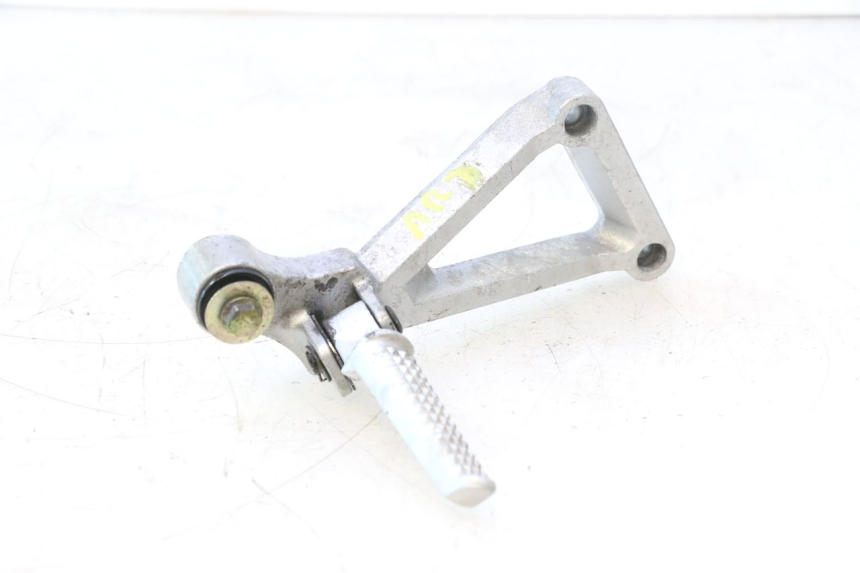 photo de FUSSRASTEN HALTEPLATTEN HINTEN RECHT DAELIM VJ ROADWIN 125 (2004 - 2007) - Detailansicht des Bauteils