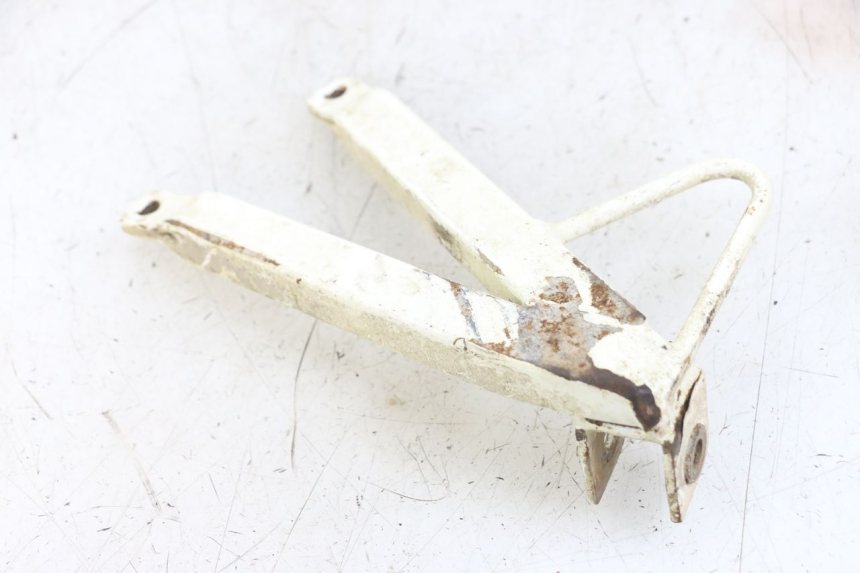 photo de RECHTE HINTERE FUßRASTENHALTERUNG PEUGEOT XP6 50 (1997 - 2003) - Detailansicht des Bauteils