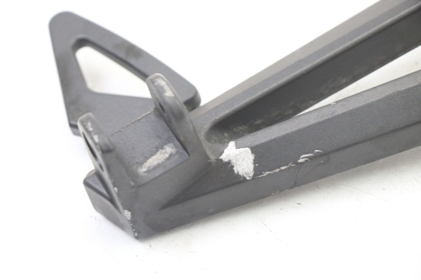 photo de FUSSRASTEN HALTEPLATTEN HINTEN RECHT YAMAHA FZ6 FAZER S2 600 (2007 - 2011) - Detailansicht des Bauteils