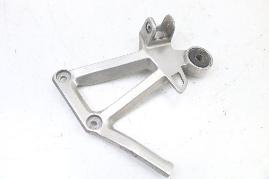 photo de FUSSRASTEN HALTEPLATTEN HINTEN RECHT YAMAHA FZS FAZER 600 (2001 - 2003) - Zoom auf Gebrauchszustand