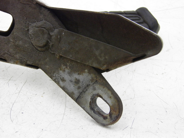 photo de FUSSRASTEN HALTEPLATTEN HINTEN RECHT YAMAHA YBR 125 (2004 - 2006) - Alternative Perspektive