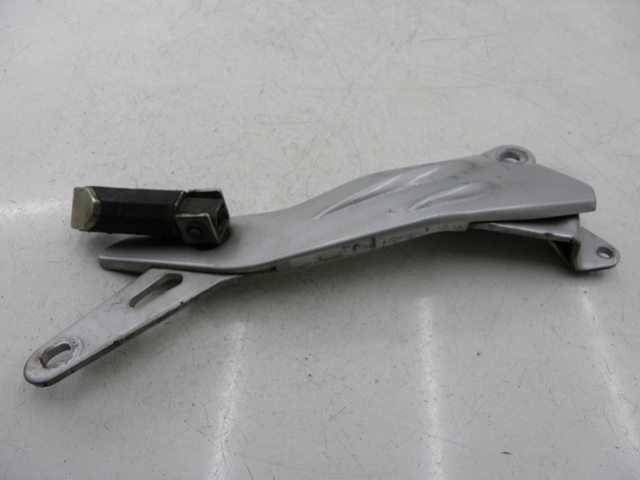 photo de FUSSRASTEN HALTEPLATTEN HINTEN RECHT YAMAHA YBR CUSTOM 125 (2008 - 2010) - Details der Befestigungspunkte