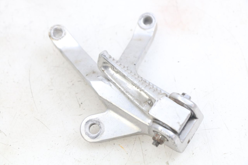 photo de RECHTE HINTERE FUßRASTENHALTERUNG YAMAHA YZF R THUNDERCAT 600 (1996 - 2003) - Alternative Perspektive