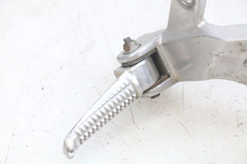 photo de RECHTE HINTERE FUßRASTENHALTERUNG YAMAHA YZF R THUNDERCAT 600 (1996 - 2003) - Details der Befestigungspunkte