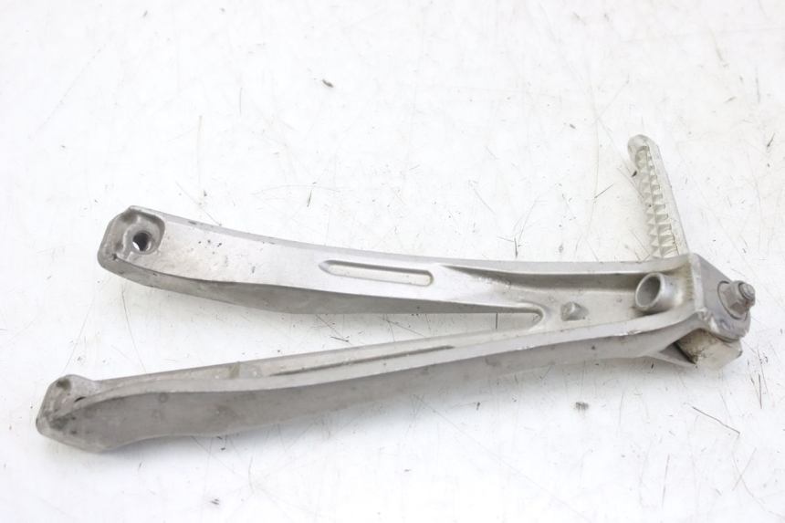 photo de RECHTE HINTERE FUßRASTENHALTERUNG YAMAHA YZF R1 1000 (2007 - 2008) - Alternative Perspektive