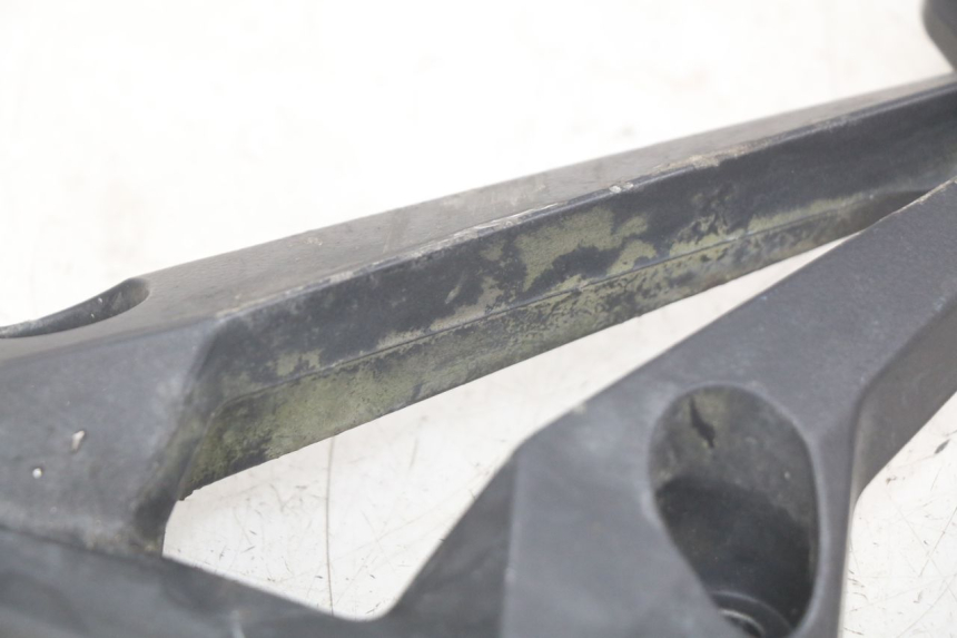 photo de RECHTE HINTERE FUßRASTENHALTERUNG KAWASAKI Z 750 (2007 - 2013) - Alternative Perspektive