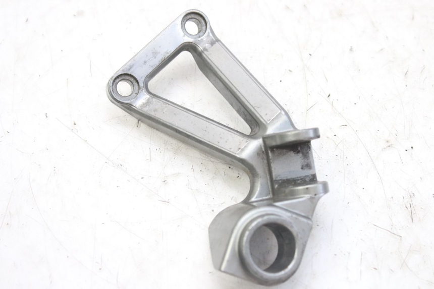 photo de RECHTE HINTERE FUßRASTENHALTERUNG KAWASAKI ZX-6R ZX6R 600 (1995 - 1997) - Hauptansicht