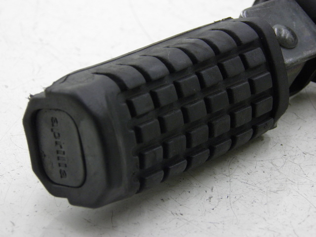 photo de FUSSRASTEN HALTEPLATTEN HINTEN LINKS APRILIA SCARABEO 100 (2003 - 2012) - Detailansicht des Bauteils