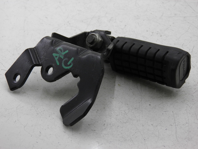 photo de FUSSRASTEN HALTEPLATTEN HINTEN LINKS APRILIA SCARABEO 100 (2003 - 2012) - Zoom auf Gebrauchszustand