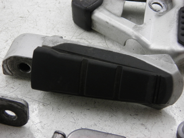 photo de FUSSRASTEN HALTEPLATTEN HINTEN LINKS BMW R RS 1150 (2001 - 2005) - Detailansicht des Bauteils