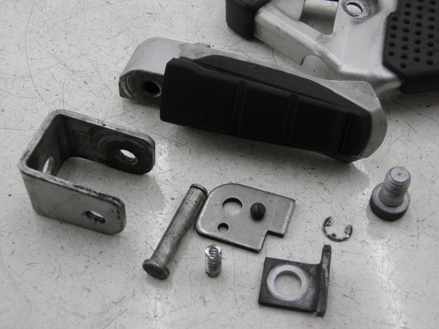 photo de FUSSRASTEN HALTEPLATTEN HINTEN LINKS BMW R RS 1150 (2001 - 2005) - Details der Befestigungspunkte