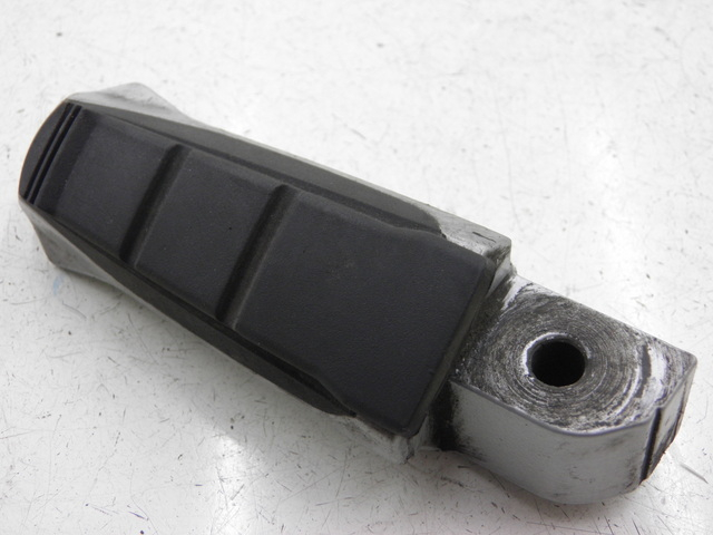 photo de FUSSRASTEN HALTEPLATTEN HINTEN LINKS BMW R RS 1150 (2001 - 2005) - Oberflächenzustand und Material