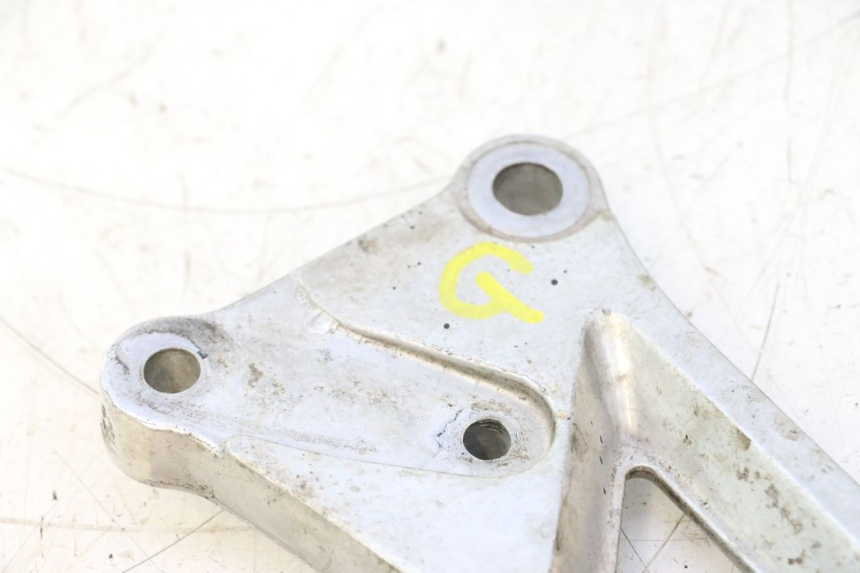 photo de FUSSRASTEN HALTEPLATTEN HINTEN LINKS HONDA CB TWO FIFTY 250 (1991 - 2002) - Detailansicht des Bauteils
