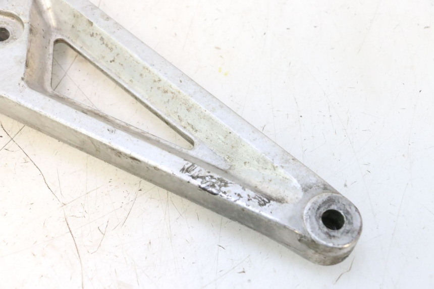 photo de FUSSRASTEN HALTEPLATTEN HINTEN LINKS HONDA CB TWO FIFTY 250 (1991 - 2002) - Zoom auf Gebrauchszustand