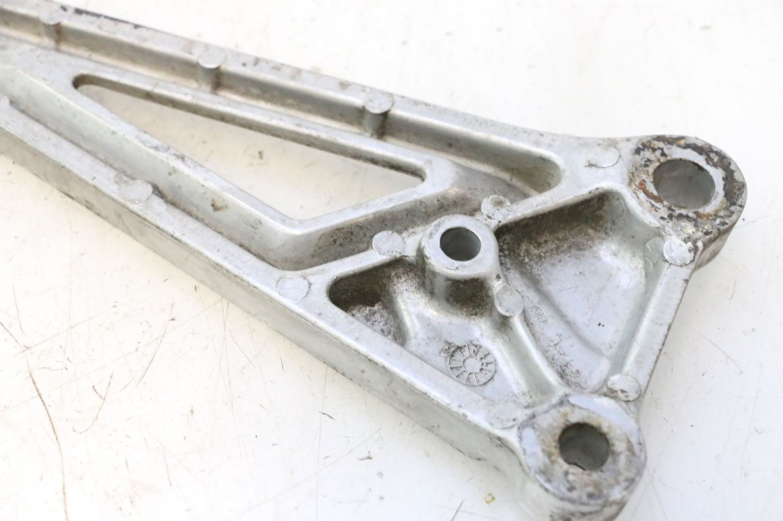 photo de FUSSRASTEN HALTEPLATTEN HINTEN LINKS HONDA CB TWO FIFTY 250 (1991 - 2002) - Details der Befestigungspunkte
