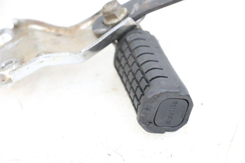 photo de FUSSRASTEN HALTEPLATTEN HINTEN LINKS APRILIA CLASSIC 125 (1995 - 2001) - Zoom auf Gebrauchszustand