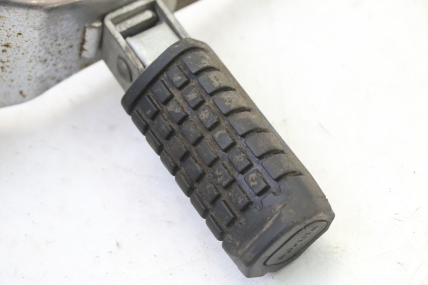 photo de FUSSRASTEN HALTEPLATTEN HINTEN LINKS APRILIA CLASSIC 125 (1995 - 2001) - Alternative Perspektive