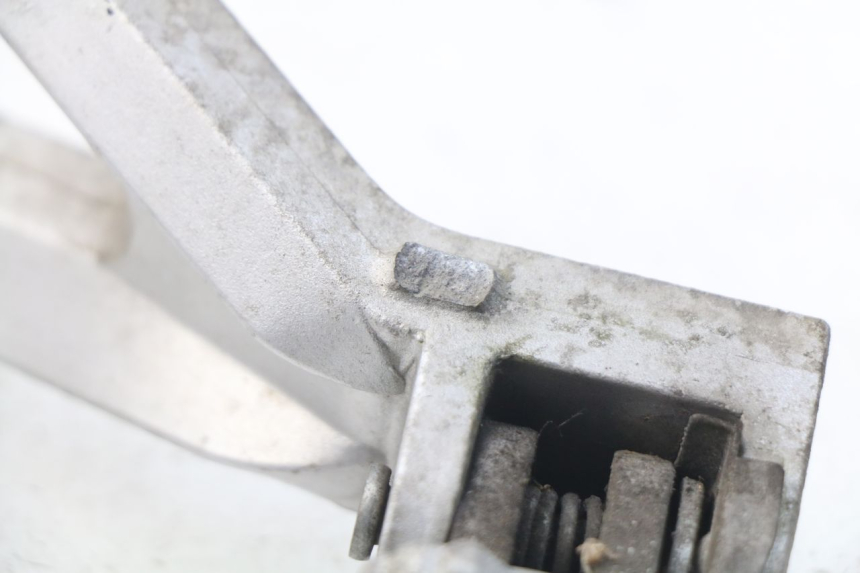 photo de FUSSRASTEN HALTEPLATTEN HINTEN LINKS HYOSUNG COMET GTR 125 (2007 - 2014) - Detailansicht des Bauteils