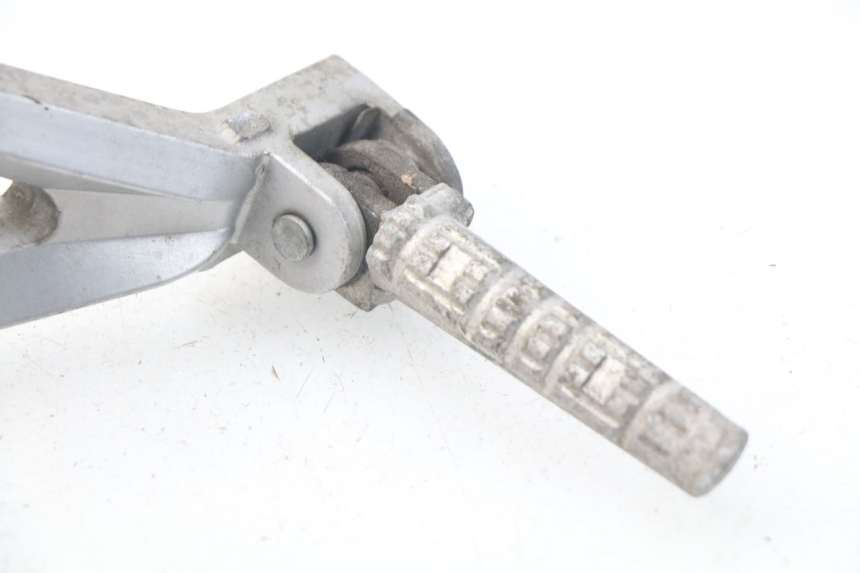 photo de FUSSRASTEN HALTEPLATTEN HINTEN LINKS HYOSUNG COMET GTR 125 (2007 - 2014) - Alternative Perspektive