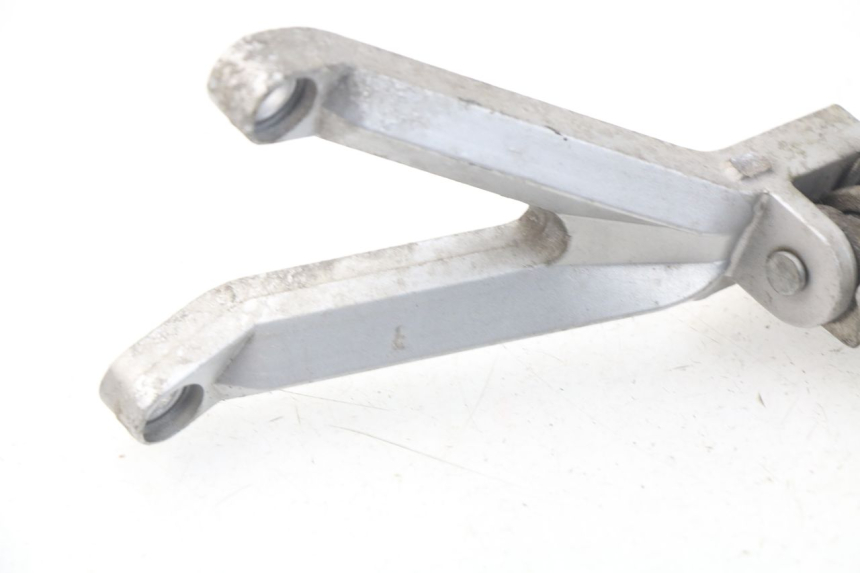 photo de FUSSRASTEN HALTEPLATTEN HINTEN LINKS HYOSUNG COMET GTR 125 (2007 - 2014) - Technische Nahaufnahme