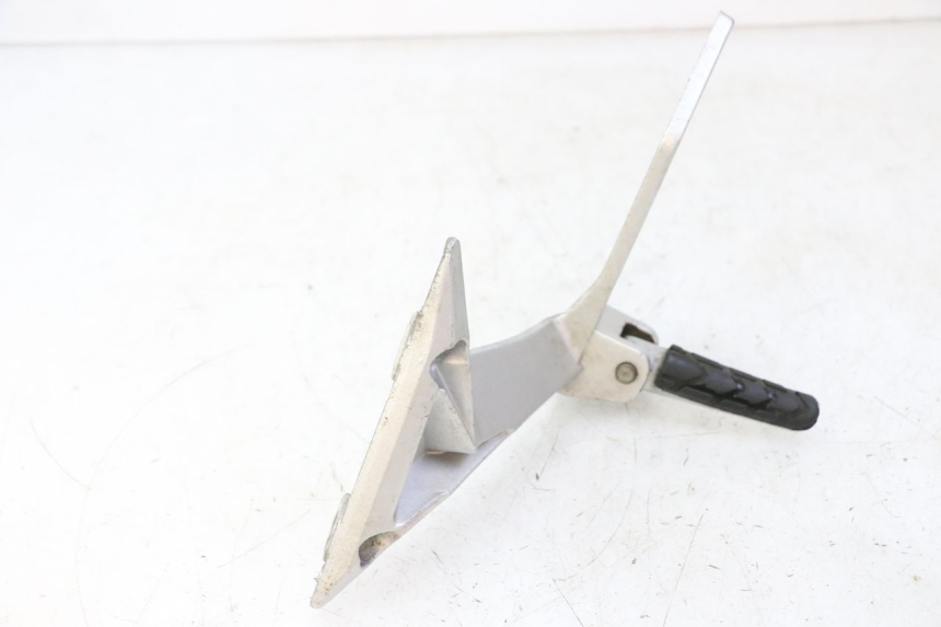 photo de FUSSRASTEN HALTEPLATTEN HINTEN LINKS STAHO FH 50 (2018 - 2019) - Zoom auf Gebrauchszustand