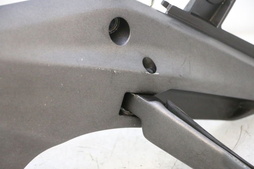 photo de FUSSRASTEN HALTEPLATTEN HINTEN LINKS HONDA FJS SILVER WING SILVERWING 400 (2005 - 2008) - Charakteristische Merkmale