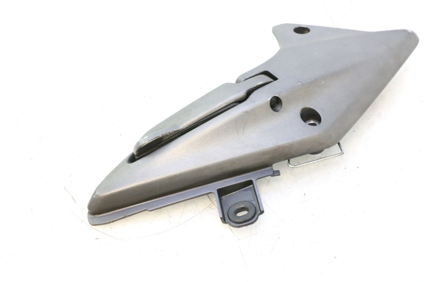 photo de FUSSRASTEN HALTEPLATTEN HINTEN LINKS HONDA FJS SILVER WING SILVERWING 400 (2005 - 2008) - Details der Befestigungspunkte