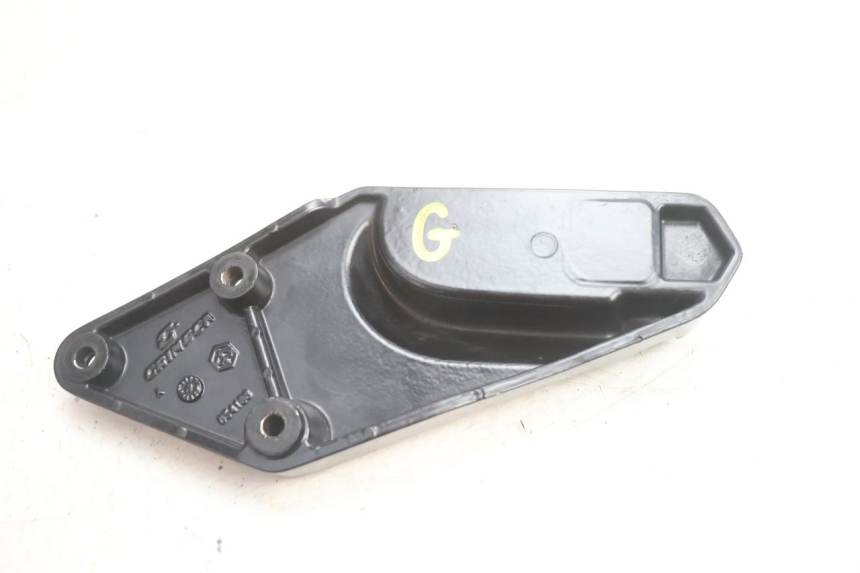 photo de HALTERUNG FüR LINKEN HINTEREN FUßRASTEN GILERA GP 800 (2007 - 2013) - Geprüftes Gebrauchtteil