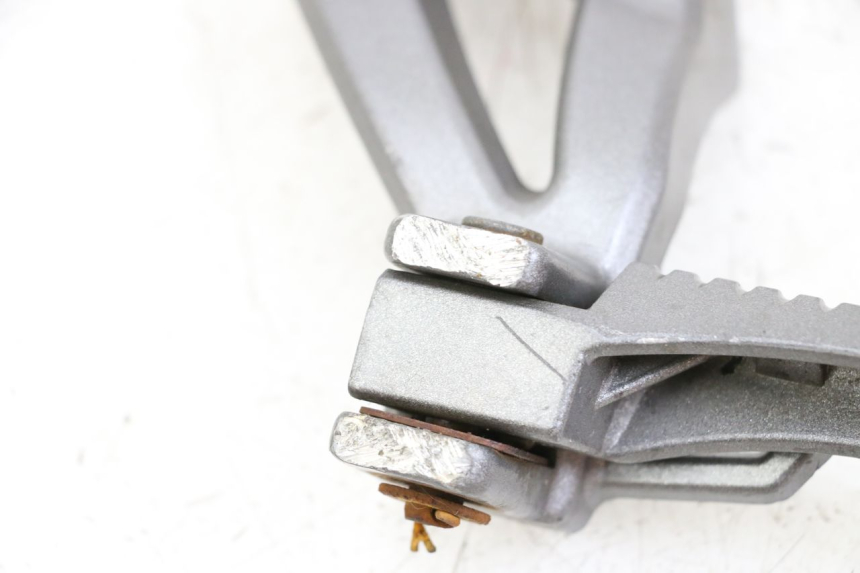 photo de FUSSRASTEN HALTEPLATTEN HINTEN LINKS NECO GPX LC 2T 50 (2014 - 2018) - Zoom auf Gebrauchszustand