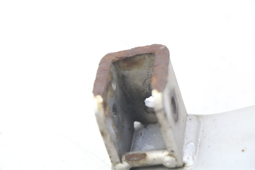 photo de HALTERUNG FüR LINKEN HINTEREN FUßRASTEN SUZUKI GSF S BANDIT 600 (2000 - 2004) - Detailansicht des Bauteils