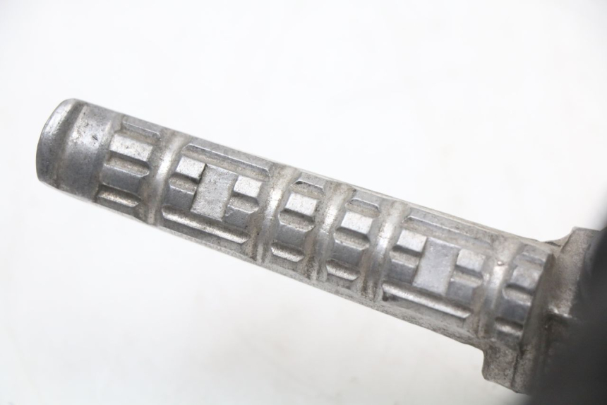 photo de FUSSRASTEN HALTEPLATTEN HINTEN LINKS HYOSUNG GTR 125 (2006 - 2008) - Alternative Perspektive