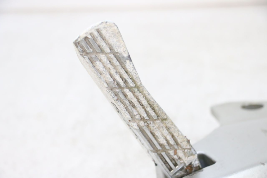 photo de FUSSRASTEN HALTEPLATTEN HINTEN LINKS JM MOTORS GTS 125 (2015 - 2019) - Zoom auf Gebrauchszustand