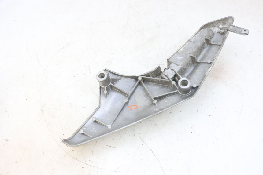 photo de FUSSRASTEN HALTEPLATTEN HINTEN LINKS JM MOTORS GTS 125 (2015 - 2019) - Details der Befestigungspunkte