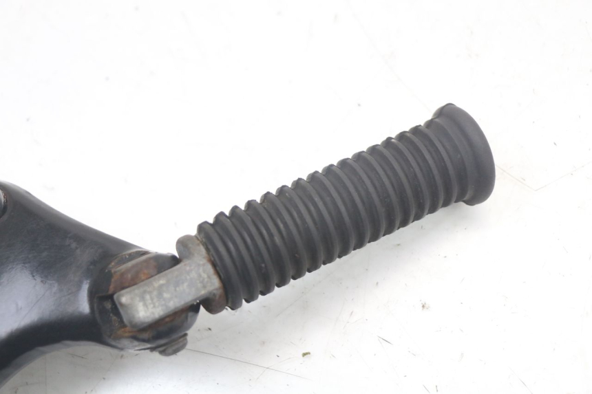 photo de FUSSRASTEN HALTEPLATTEN HINTEN LINKS HARLEY DAVIDSON SPORTSTER XL CUSTOM 883 (1999 - 2006) - Zoom auf Gebrauchszustand