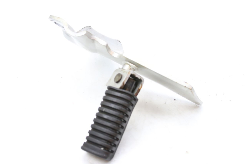 photo de HALTERUNG FüR LINKEN HINTEREN FUßRASTEN SYM HUSKY 125 (1999 - 2005) - Detailansicht des Bauteils