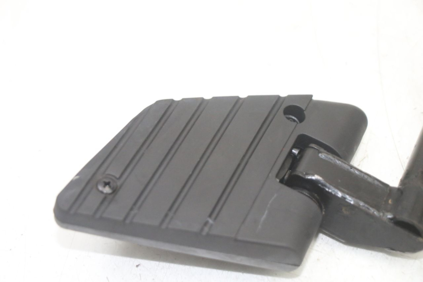 photo de FUSSRASTEN HALTEPLATTEN HINTEN LINKS KYMCO PEOPLE S 125 (2000 - 2008) - Detailansicht des Bauteils