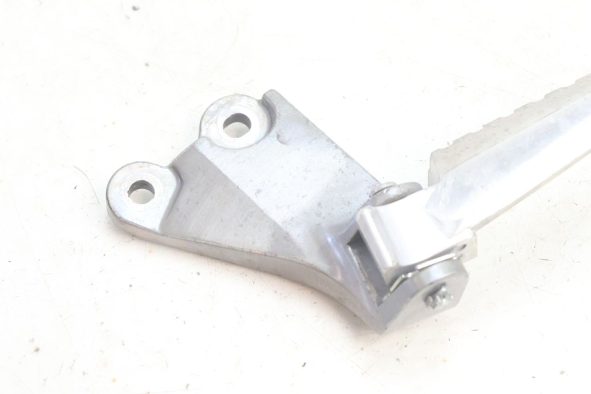photo de FUSSRASTEN HALTEPLATTEN HINTEN LINKS YAMAHA N-MAX NMAX 125 (2021 - 2024) - Detailansicht des Bauteils