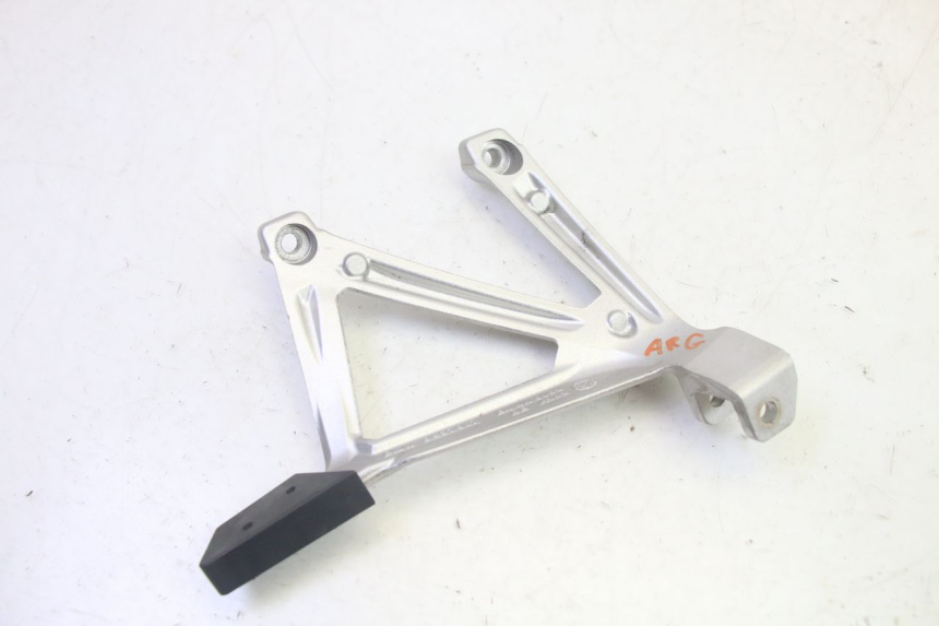 photo de FUSSRASTEN HALTEPLATTEN HINTEN LINKS BMW R GS 1250 (2021 - 2024) - Zoom auf Gebrauchszustand