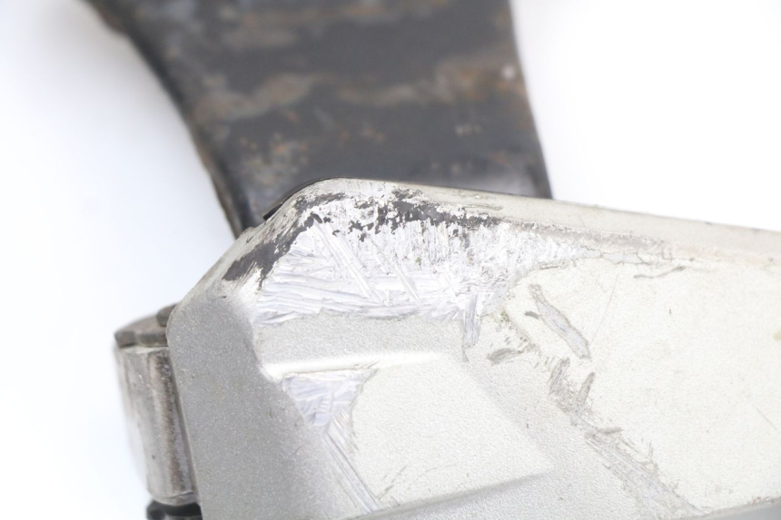 photo de FUSSRASTEN HALTEPLATTEN HINTEN LINKS HONDA SH ABS 125 (2012 - 2017) - Oberflächenzustand und Material