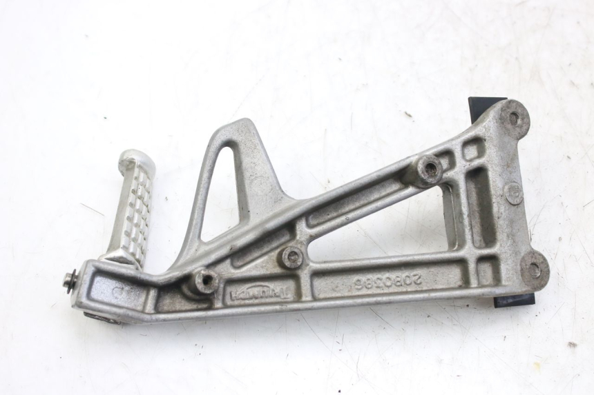 photo de LINKS HINTERER FUßRASTENHALTER TRIUMPH SPRINT ST 955 (1999 - 2001) - Detailansicht des Bauteils