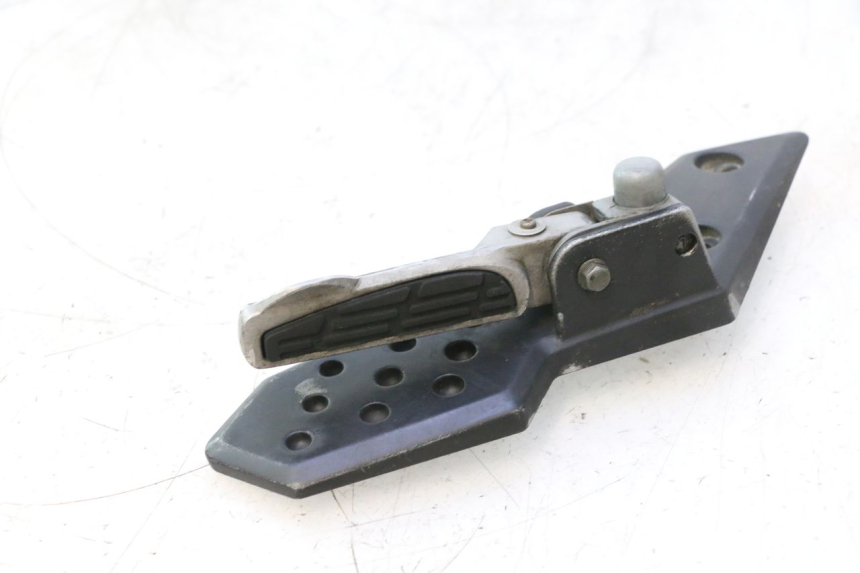 photo de FUSSRASTEN HALTEPLATTEN HINTEN LINKS KYMCO SUPER 8 2T 50 (2007 - 2013) - Zoom auf Gebrauchszustand