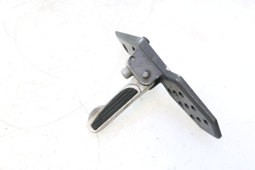 photo de FUSSRASTEN HALTEPLATTEN HINTEN LINKS KYMCO SUPER 8 2T 50 (2007 - 2013) - Oberflächenzustand und Material