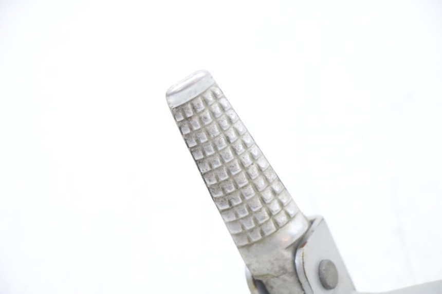 photo de HALTERUNG FüR LINKEN HINTEREN FUßRASTEN SUZUKI GSF S BANDIT 600 (2000 - 2004) - Zoom auf Gebrauchszustand