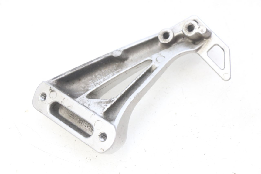 photo de LINKS HINTERE FUßRASTENHALTERUNG SUZUKI SV N 650 (1999 - 2002) - Zoom auf Gebrauchszustand