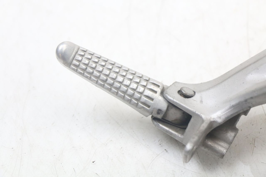 photo de LINKS HINTERE FUßRASTENHALTERUNG SUZUKI SV N 650 (1999 - 2002) - Detailansicht des Bauteils