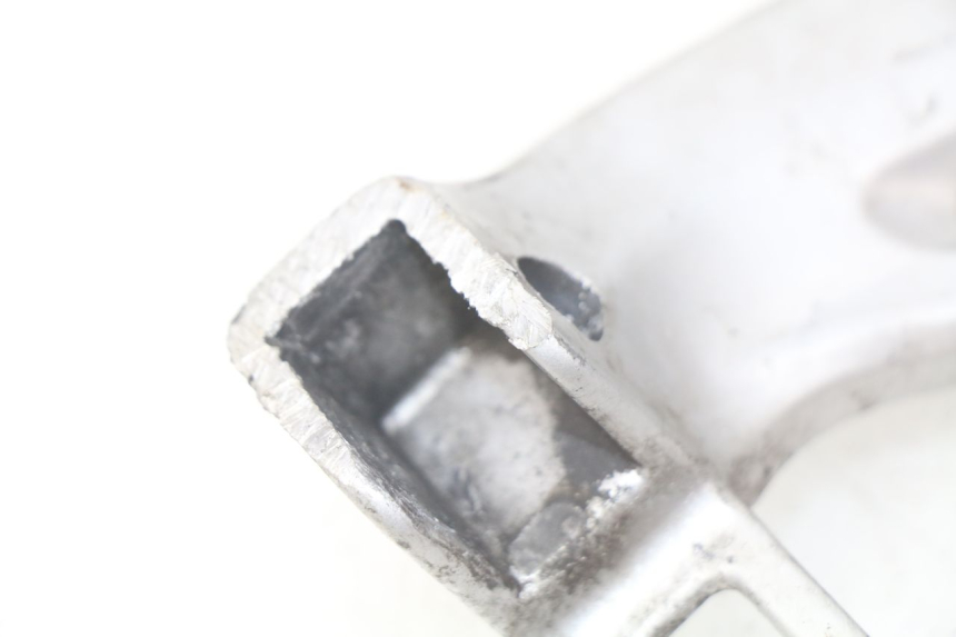 photo de LINKS HINTERER FUßRASTENHALTER SUZUKI SV S 650 (1999 - 2002) - Zoom auf Gebrauchszustand