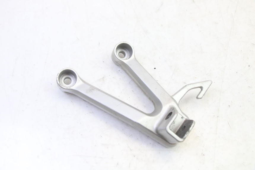 photo de FUSSRASTEN HALTEPLATTEN HINTEN LINKS SUZUKI SV S 650 (2003 - 2009) - Hauptansicht