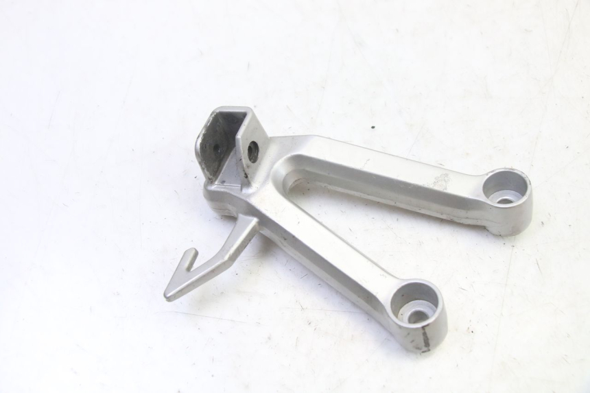 photo de FUSSRASTEN HALTEPLATTEN HINTEN LINKS SUZUKI SV S 650 (2003 - 2009) - Zoom auf Gebrauchszustand